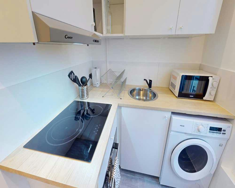 Private room for rent on Rue Chaligny, Paris - Plus