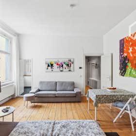 Apartment for rent for €1,490 per month in Berlin, Rodenbergstraße