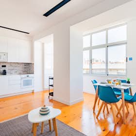 Apartment for rent for €3,600 per month in Lisbon, Rua Morais Soares