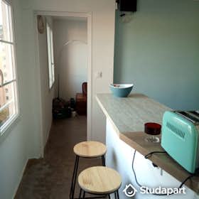 Private room for rent for €370 per month in Marseille, Boulevard de Pont de Vivaux