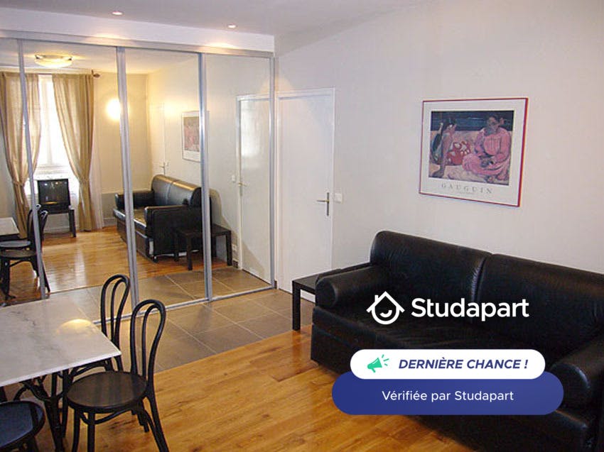 Apartment for rent for €1,990 per month in Paris, Rue Greuze