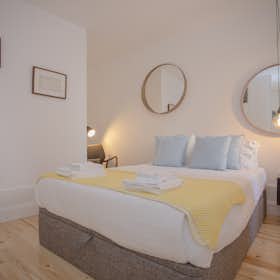Apartment for rent for €10 per month in Porto, Rua dos Caldeireiros
