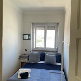 Apartment for rent for €2,000 per month in Lisbon, Rua da Senhora do Monte