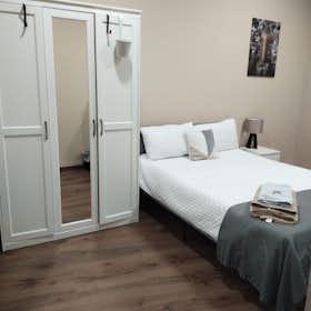 Private room for rent for €550 per month in Madrid, Calle de Cervantes