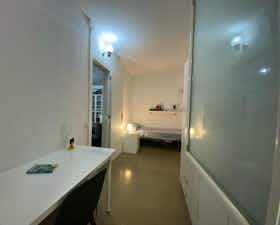 私人房间 正在以 €350 的月租出租，其位于 Sabadell, Carrer dels Drapaires