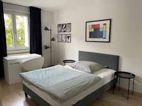 Apartment for rent for €2,900 per month in Frankfurt am Main, Staufenstraße