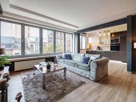 Appartement à louer pour 1 800 €/mois à Antwerpen, Carnotstraat