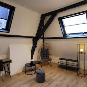 Private room for rent for €950 per month in The Hague, Regentesselaan