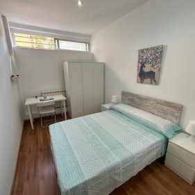 Private room for rent for €500 per month in Madrid, Calle de Valdesangil