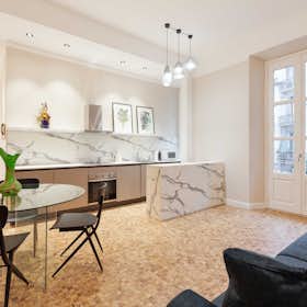Apartment for rent for €2,450 per month in Milan, Via Achille Maiocchi