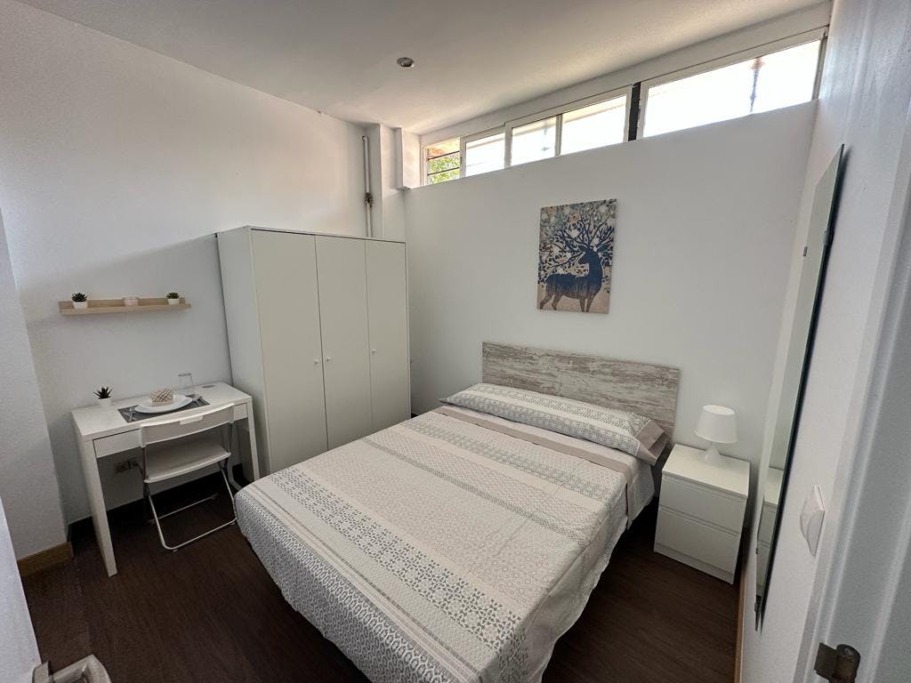 Private room in Calle de Valdesangil, Madrid (1466619) room image 1