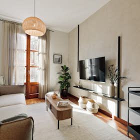 Apartment for rent for €4,256 per month in Barcelona, Carrer de Villarroel