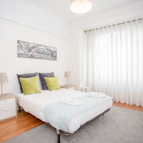 Apartment for rent for €10 per month in Porto, Rua do Doutor Alves da Veiga