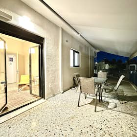 公寓 正在以 €735 的月租出租，其位于 Athens, Aigaleo