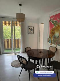 Appartement te huur voor € 770 per maand in Antibes, Boulevard Gustave Chancel