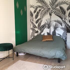 Private room for rent for €460 per month in Reims, Rue Hannequin