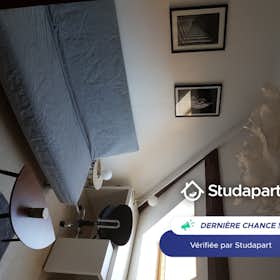 Apartament de închiriat pentru 450 EUR pe lună în Reims, Rue Hincmar
