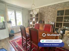 Private room for rent for €550 per month in Carrières-sur-Seine, Rue Louis Gandillet