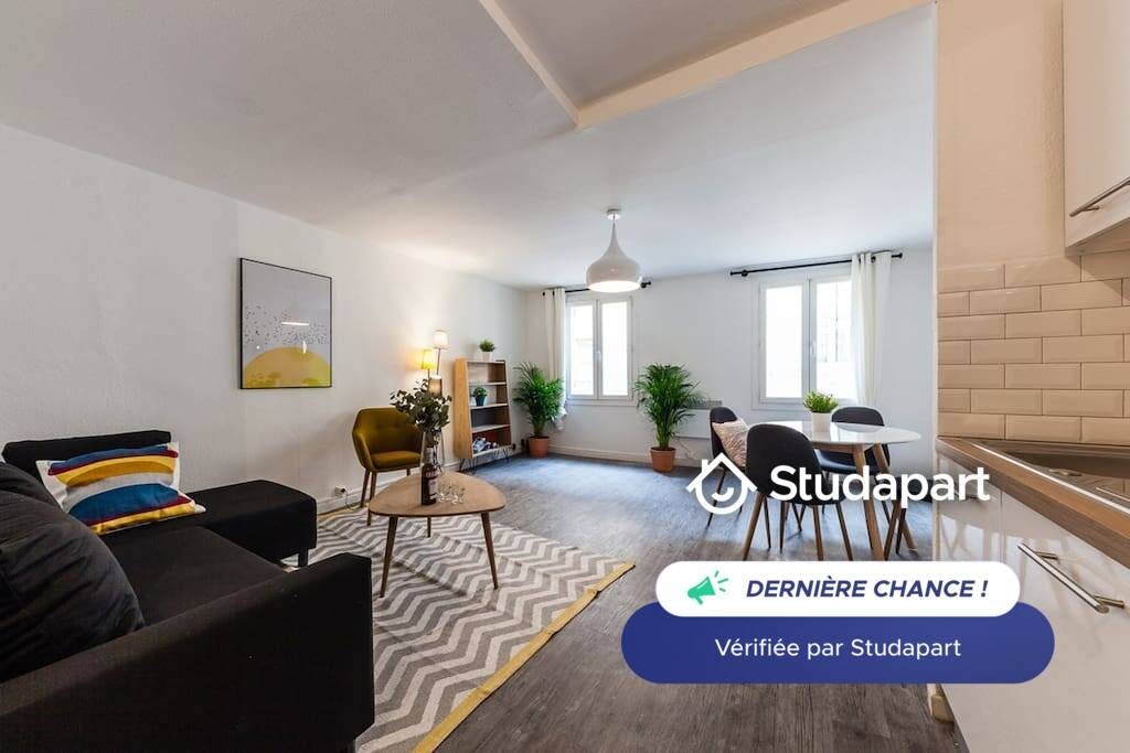 Apartment for rent for €845 per month in Marseille, Rue du Panier