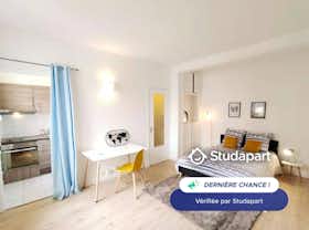 Apartment for rent for €989 per month in Suresnes, Rue Chevreul