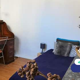 Private room for rent for €540 per month in Bordeaux, Cours de l'Argonne