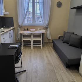 单间公寓 正在以 €750 的月租出租，其位于 Naples, Vico Giganti