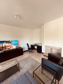 Appartement te huur voor € 3.600 per maand in Cascais, Rua de Melo e Sousa