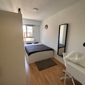 Private room for rent for €500 per month in Valencia, Carrer Sants Just i Pastor