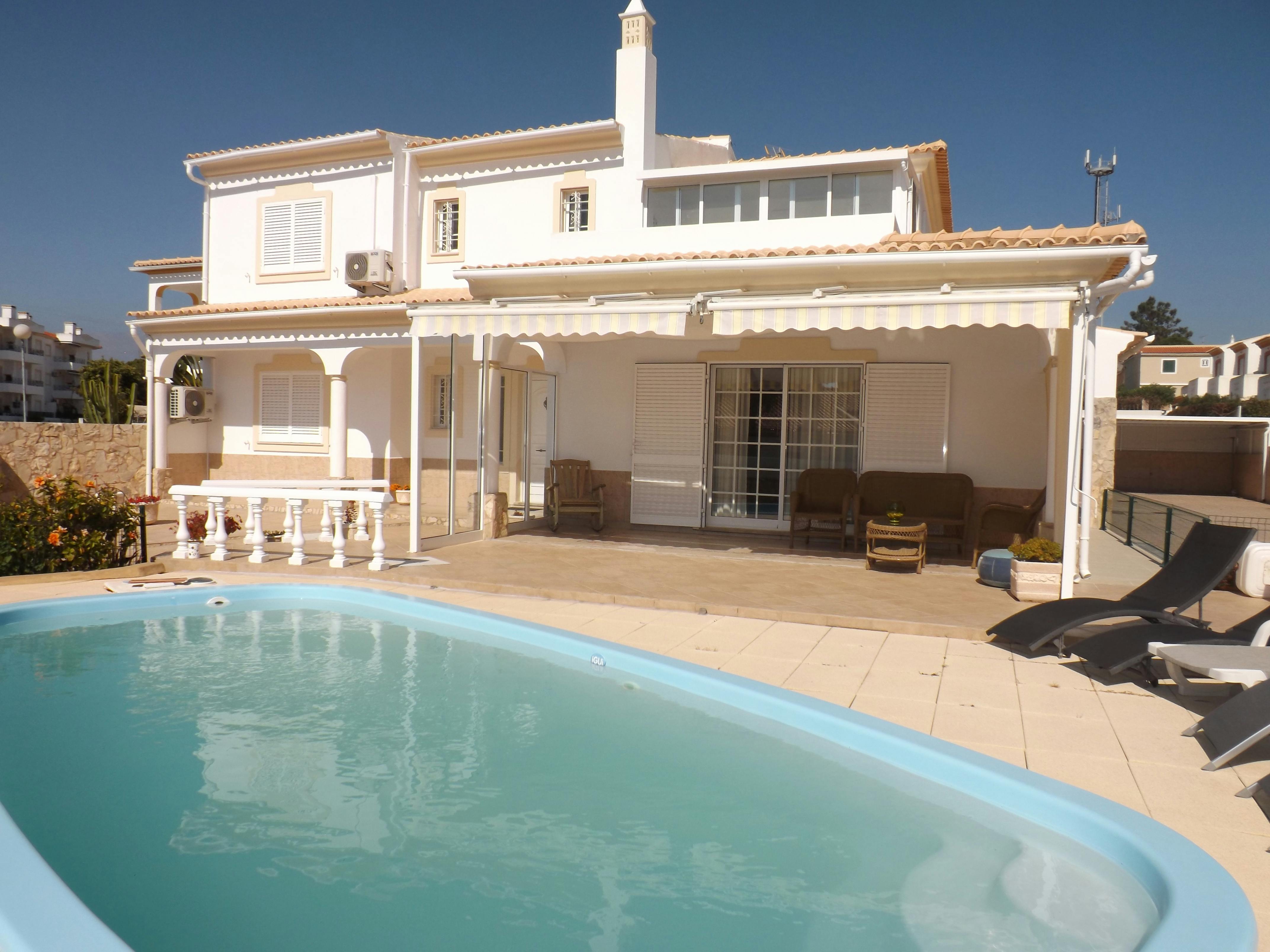 House for rent for €2,000 per month in Albufeira, Rua do Roja Pé