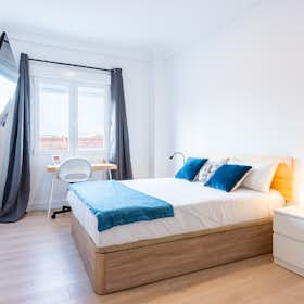 Private room for rent for €650 per month in Madrid, Paseo de Santa María de la Cabeza