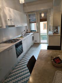 Privé kamer te huur voor € 215 per maand in Reggio Calabria, Via Giuseppe Melacrino