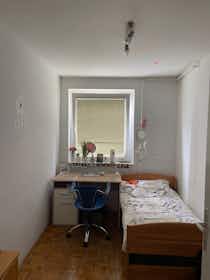 Appartement te huur voor € 1.600 per maand in Ljubljana, Reboljeva ulica