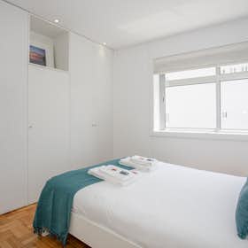 Apartment for rent for €10 per month in Porto, Rua de Santa Catarina