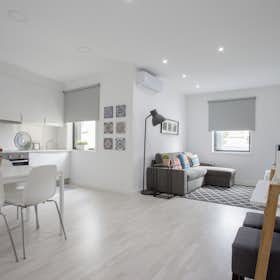 Appartement te huur voor € 1.400 per maand in Porto, Rua de Santa Catarina