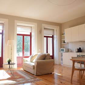 Apartment for rent for €10 per month in Porto, Rua dos Mártires da Liberdade