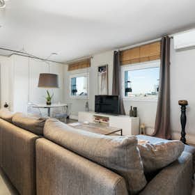 Apartment for rent for €2,300 per month in Barcelona, Passeig de Josep Carner