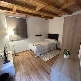 Private room for rent for €400 per month in Málaga, Calle Carraca