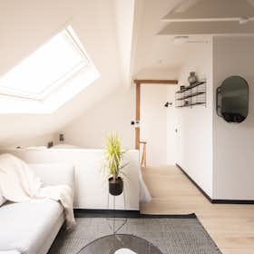单间公寓 正在以 €1,050 的月租出租，其位于 Brussels, Rue du Beffroi