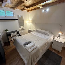 Private room for rent for €450 per month in Málaga, Calle Carraca