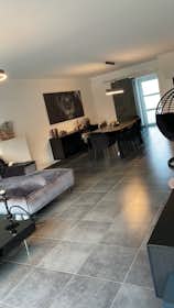 House for rent for €2,400 per month in Affligem, J. B. Callebautstraat