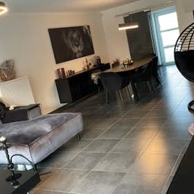 Дом сдается в аренду за 2 400 € в месяц в Affligem, J. B. Callebautstraat