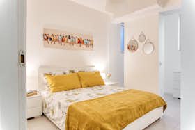 Apartment for rent for €1,300 per month in Milan, Via Giovanni Battista Cassinis