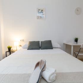 Private room for rent for €450 per month in Málaga, Calle Nazareno