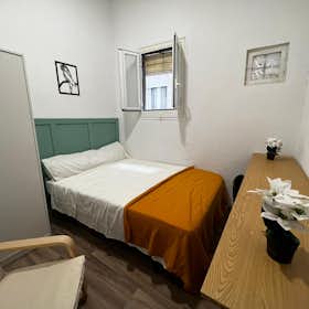 Private room for rent for €495 per month in Madrid, Calle de Salitre