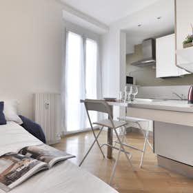 Apartment for rent for €2,200 per month in Milan, Via Marcona