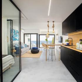 Apartment for rent for €2,300 per month in Sesimbra, Rua Varandas do Mar