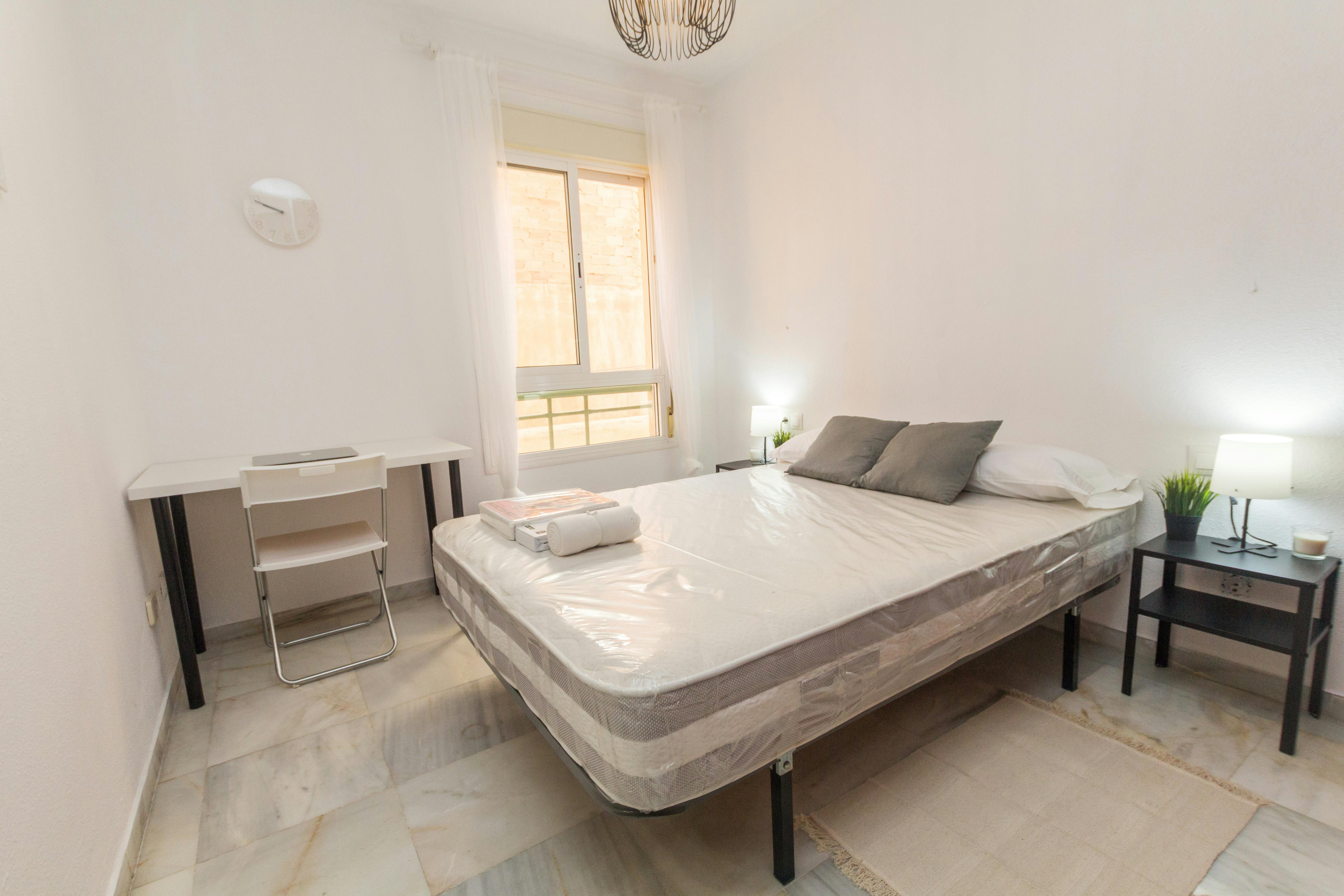 Private room for rent for €650 per month in Málaga, Calle Natalia