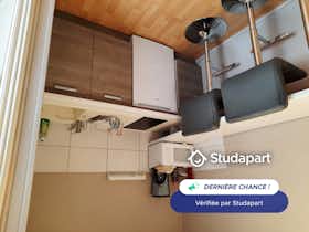 Appartement te huur voor € 400 per maand in Rouen, Rue du Contrat Social