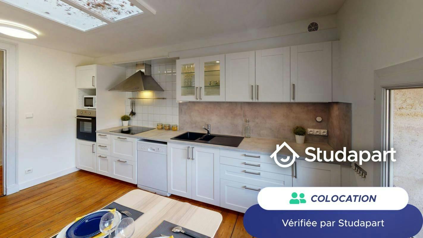 Private room for rent on Allée de Chartres, Bordeaux - Plus