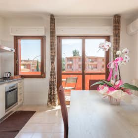 Appartement for rent for € 1.200 per month in Assemini, Via Caporetto